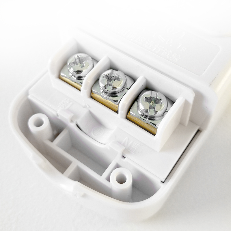 新一體光版漏電保護(hù)插頭